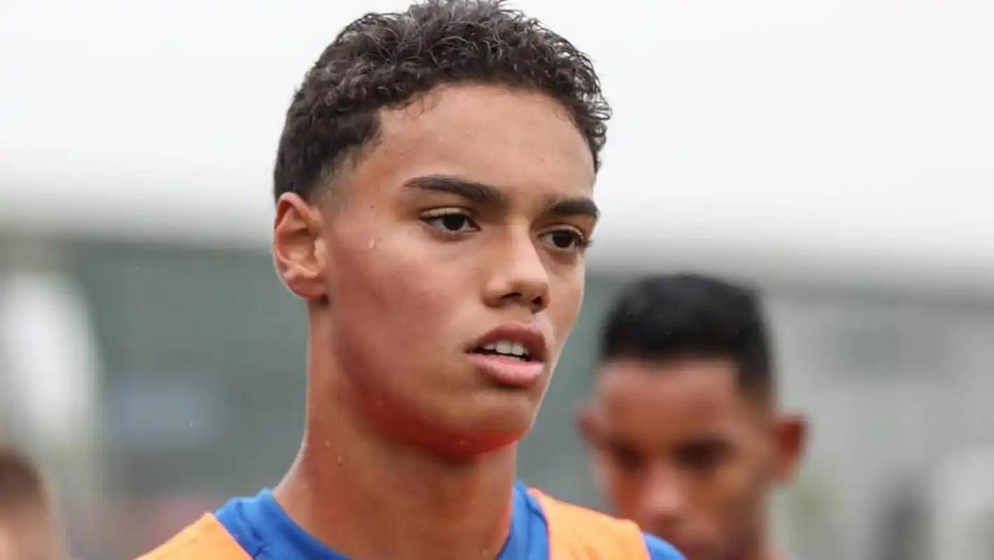 乐部稳重的 乐部稳重的